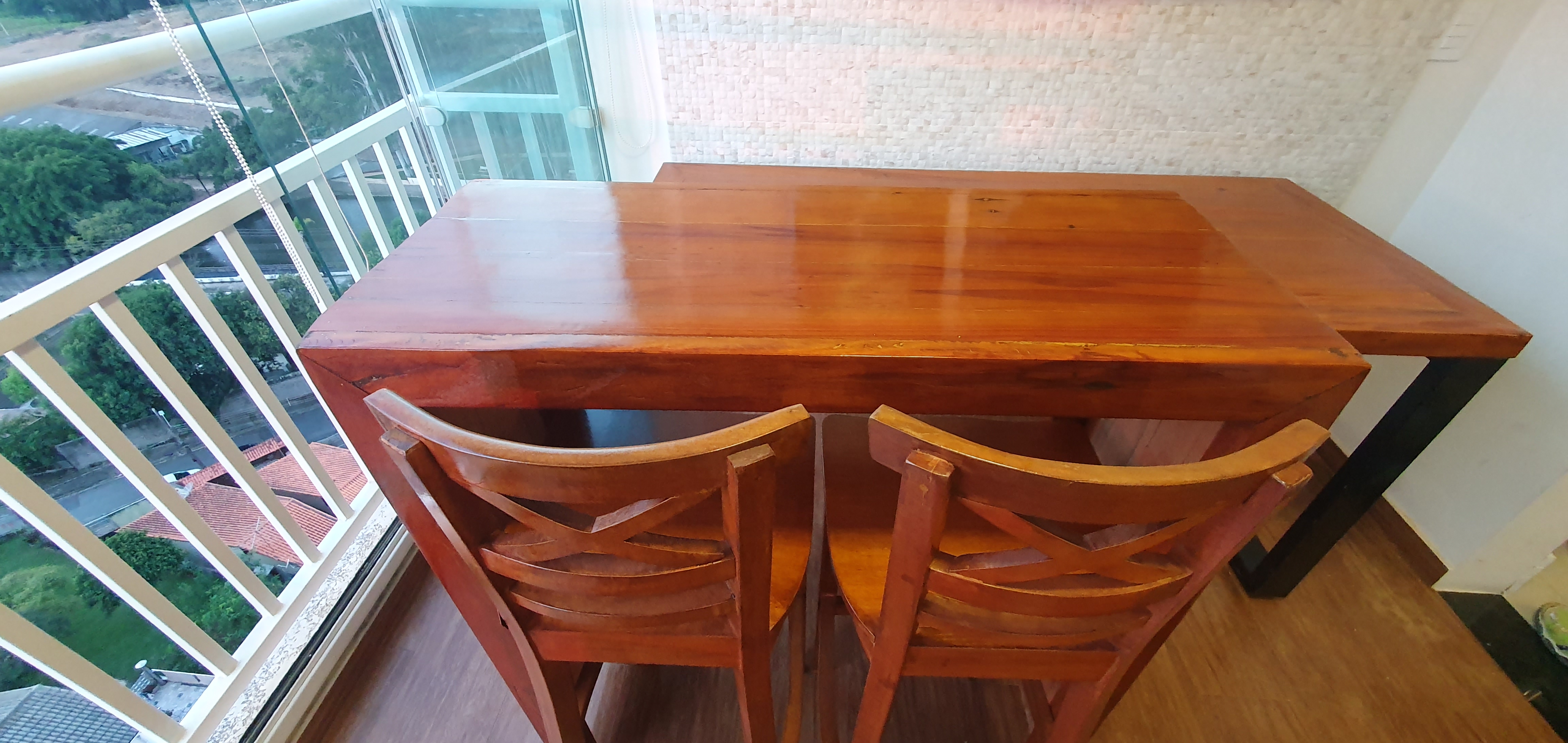 Serviço de carpintaria e pintura